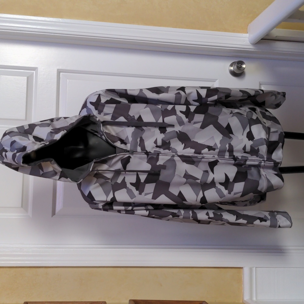 UNDER ARMOUR Camo Hoodie Jacket